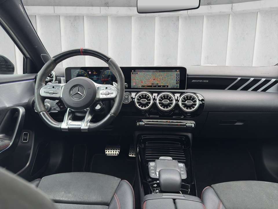Mercedes-Benz A 35 AMG - Imagem 14