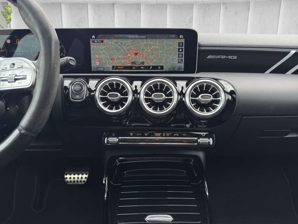 Mercedes-Benz A 35 AMG - Imagem 15
