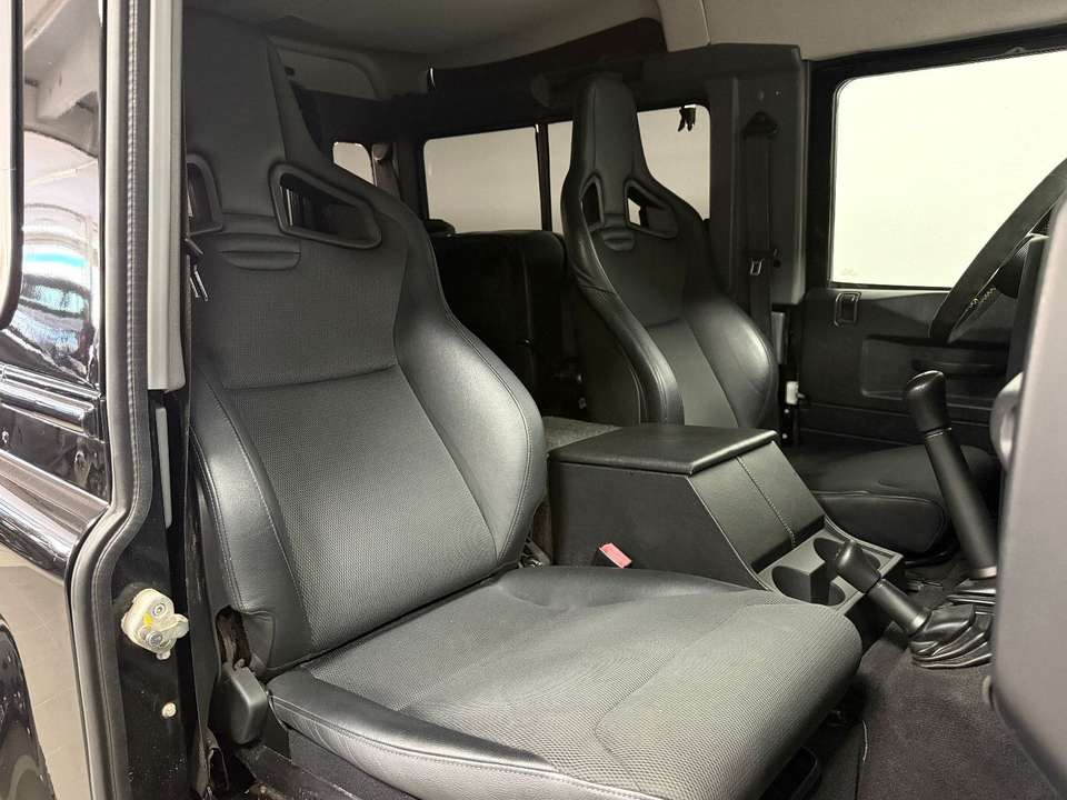 Land Rover Defender - Imagem 18
