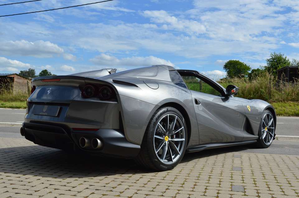 Ferrari 812 - Imagem 2