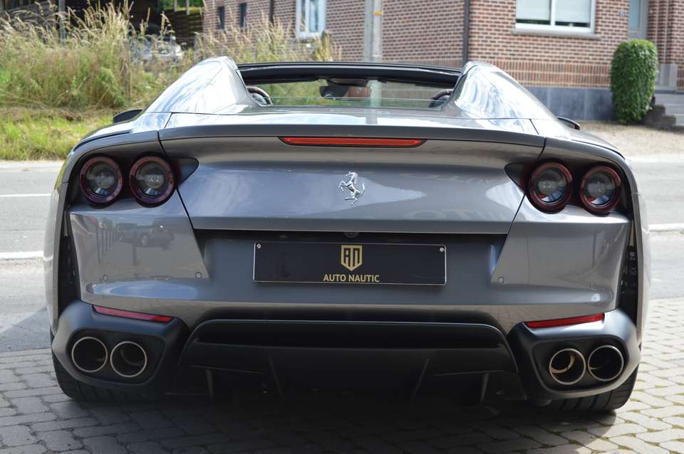 Ferrari 812 - Imagem 4