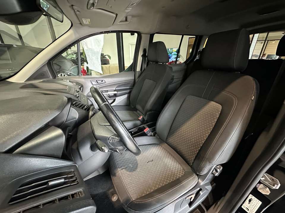 Ford Grand Tourneo - Imagem 8