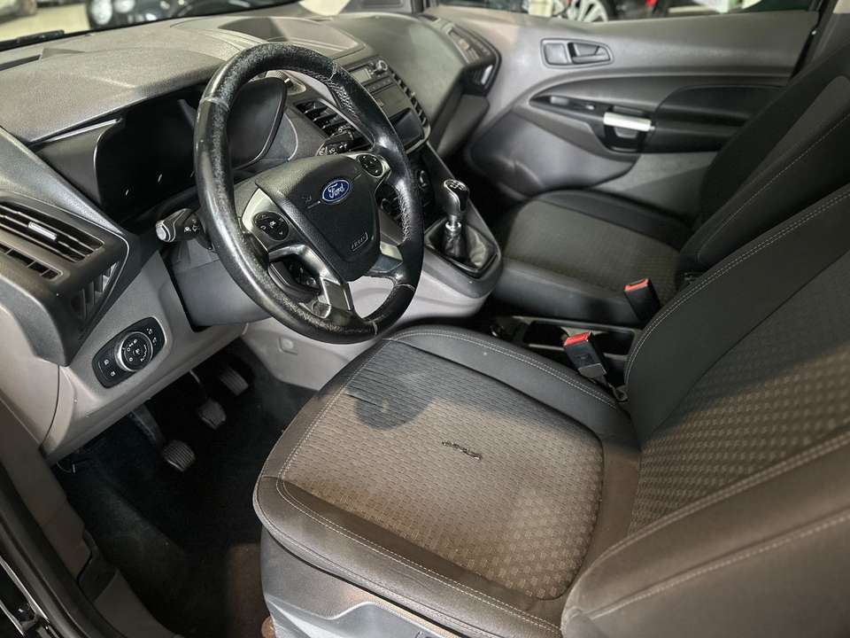 Ford Grand Tourneo - Imagem 9