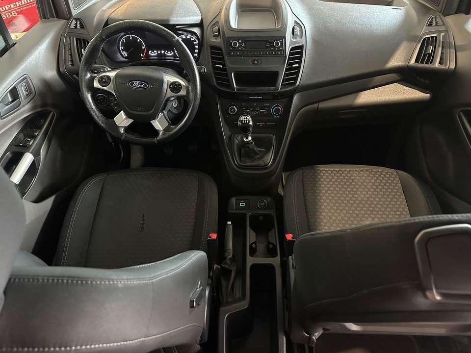 Ford Grand Tourneo - Imagem 12