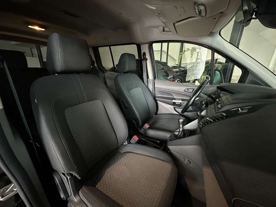 Ford Grand Tourneo - Imagem 13