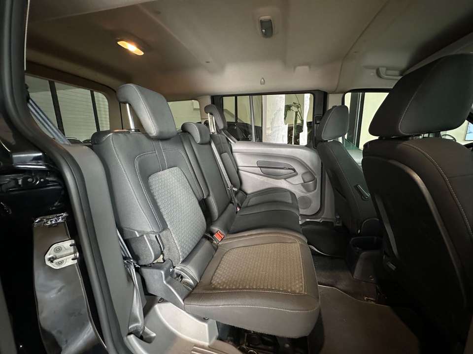 Ford Grand Tourneo - Imagem 14