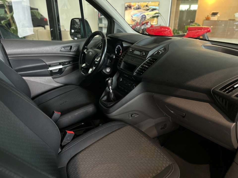 Ford Grand Tourneo - Imagem 15