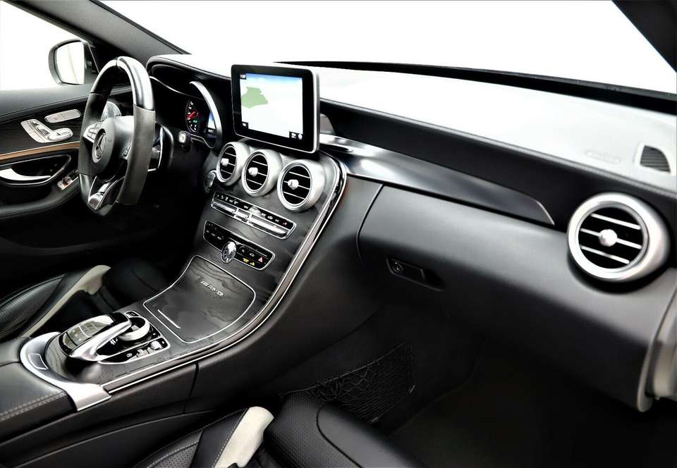Mercedes-Benz C 63 AMG - Imagem 12