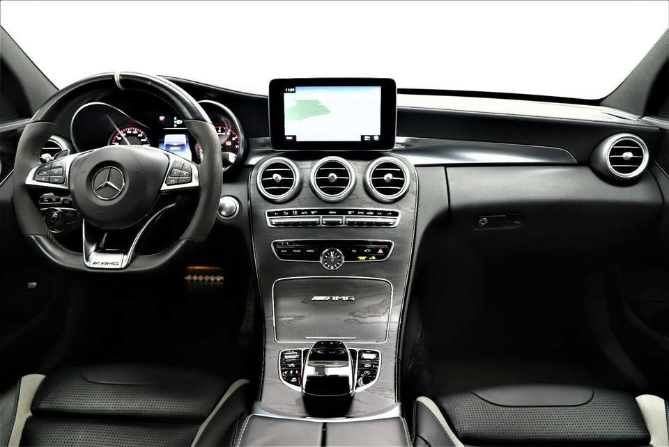 Mercedes-Benz C 63 AMG - Imagem 13