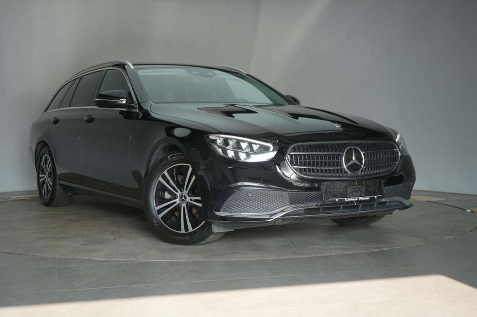 Mercedes-Benz E 220 - Imagem 1
