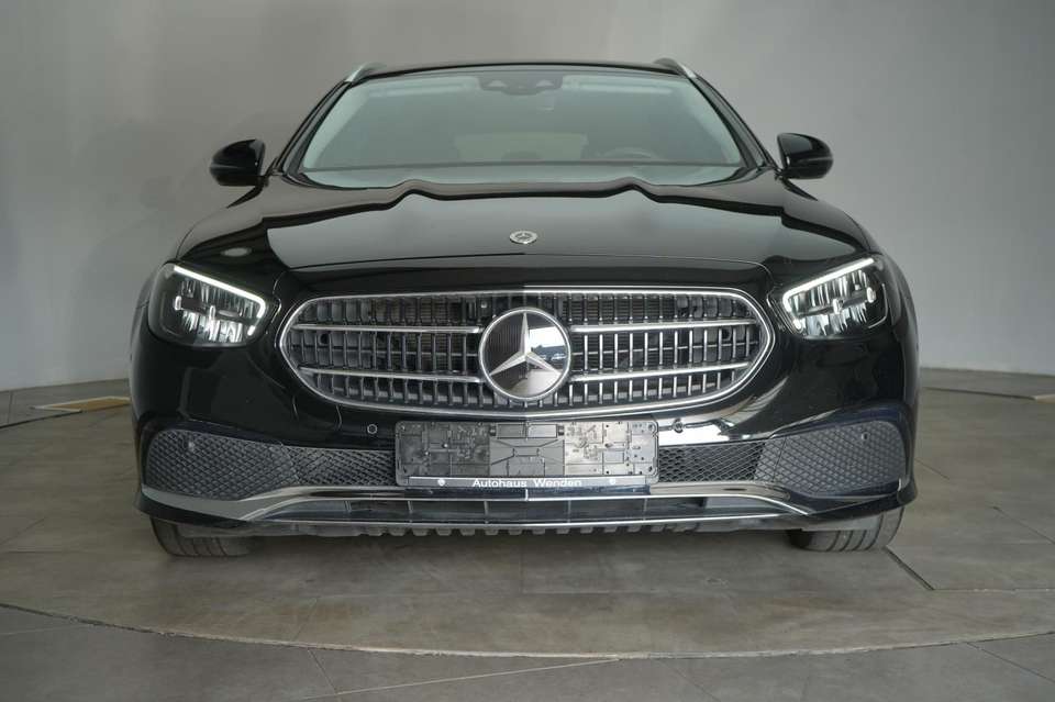 Mercedes-Benz E 220 - Imagem 2