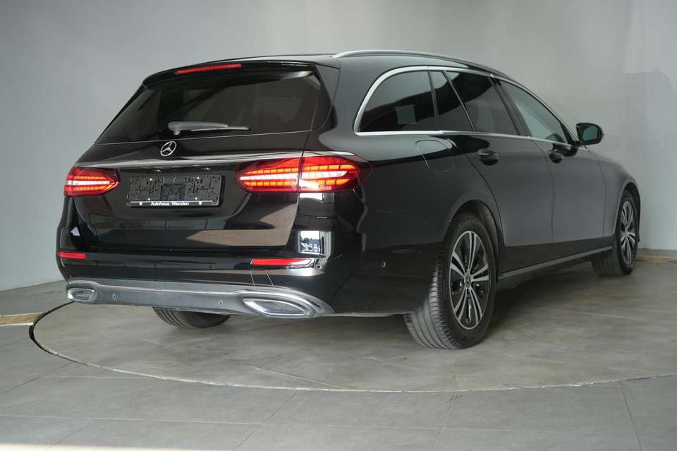 Mercedes-Benz E 220 - Imagem 5