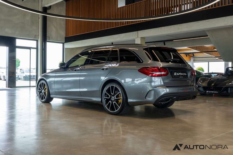 Mercedes-Benz C 300 - Imagem 8