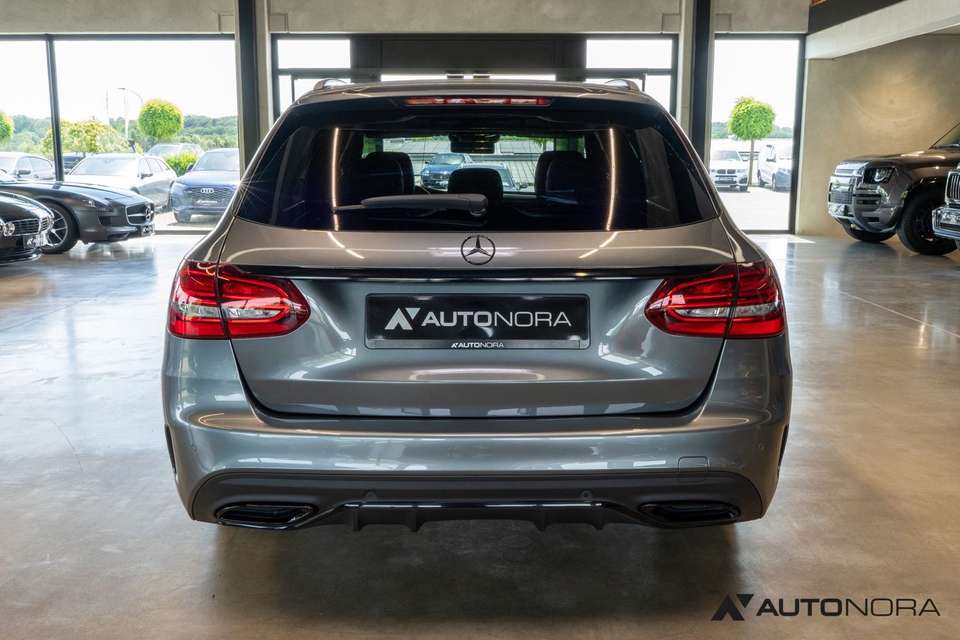 Mercedes-Benz C 300 - Imagem 9