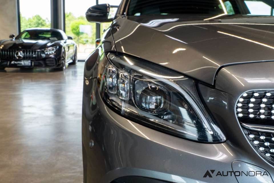 Mercedes-Benz C 300 - Imagem 12