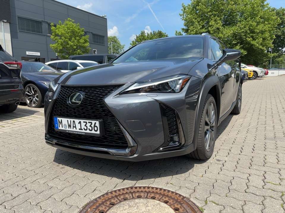 Lexus UX 300h - Imagem 1