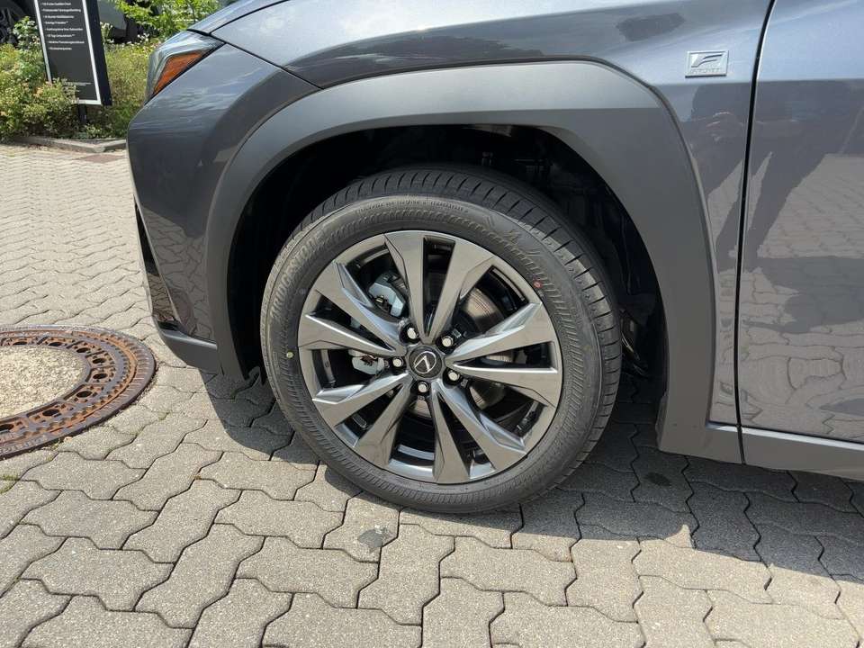 Lexus UX 300h - Imagem 6