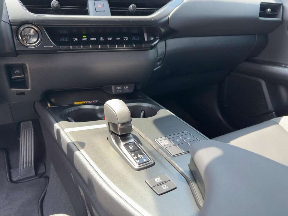 Lexus UX 300h - Imagem 13