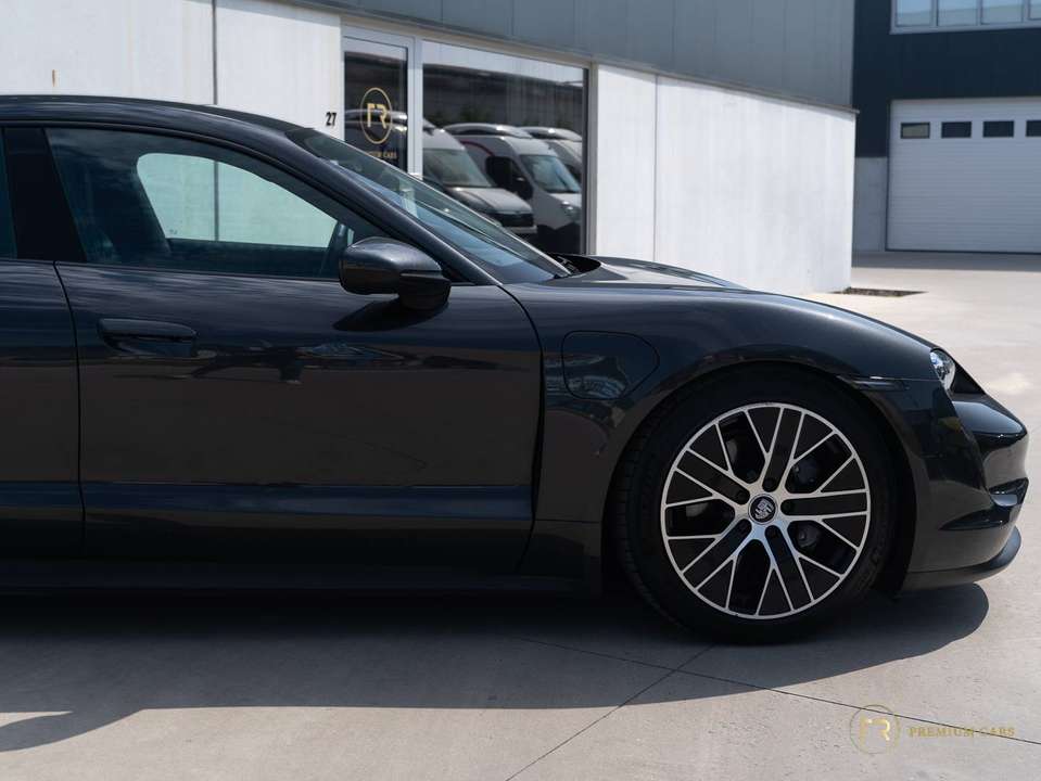 Porsche Taycan - Imagem 12