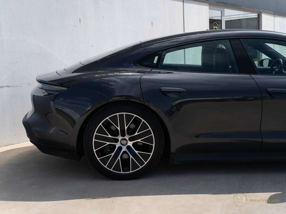 Porsche Taycan - Imagem 13