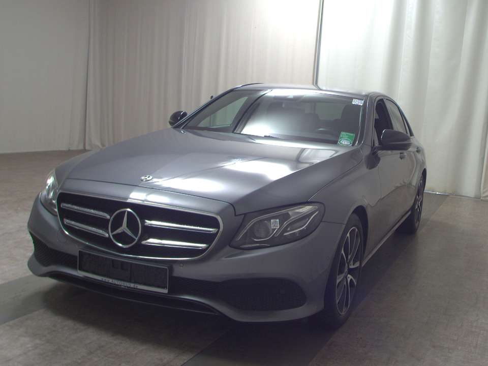 Mercedes-Benz E 200 - Imagem 2