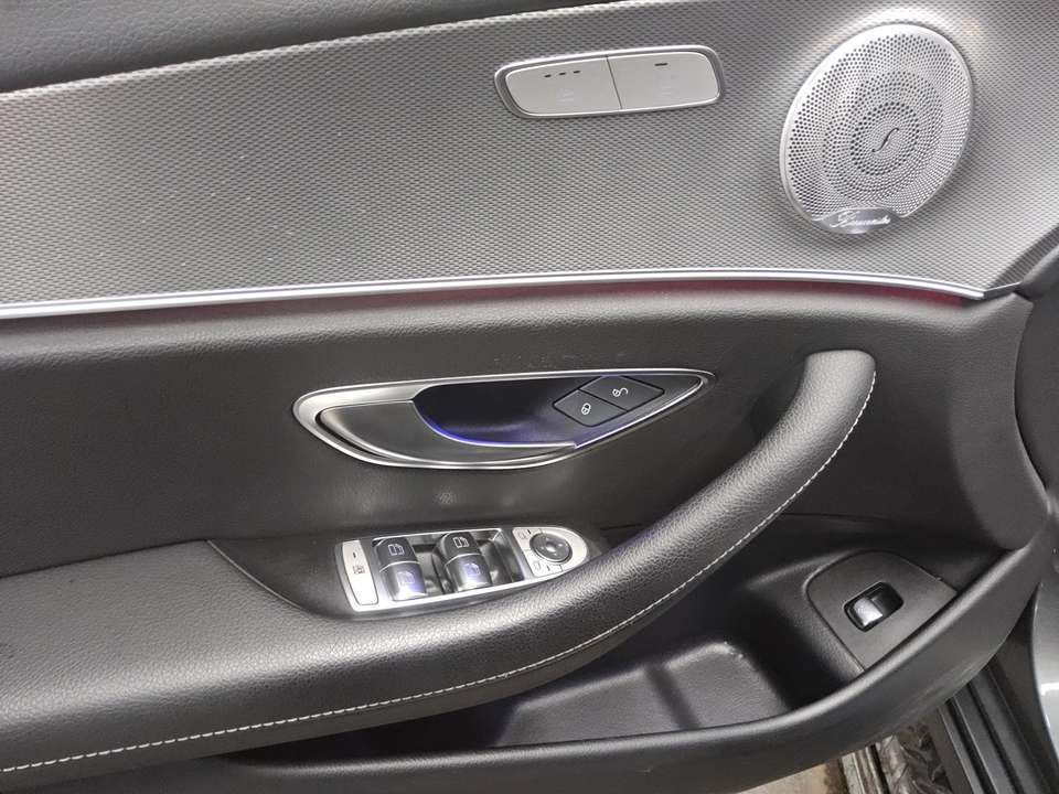 Mercedes-Benz E 200 - Imagem 10