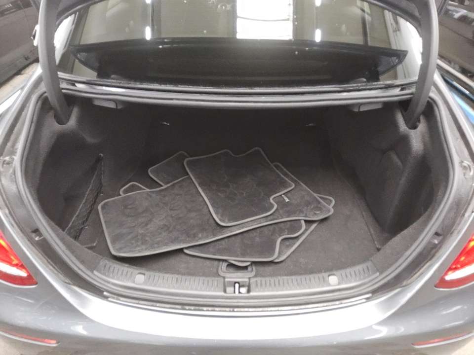 Mercedes-Benz E 200 - Imagem 12