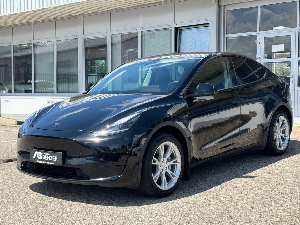 Tesla Model Y - Imagem 1