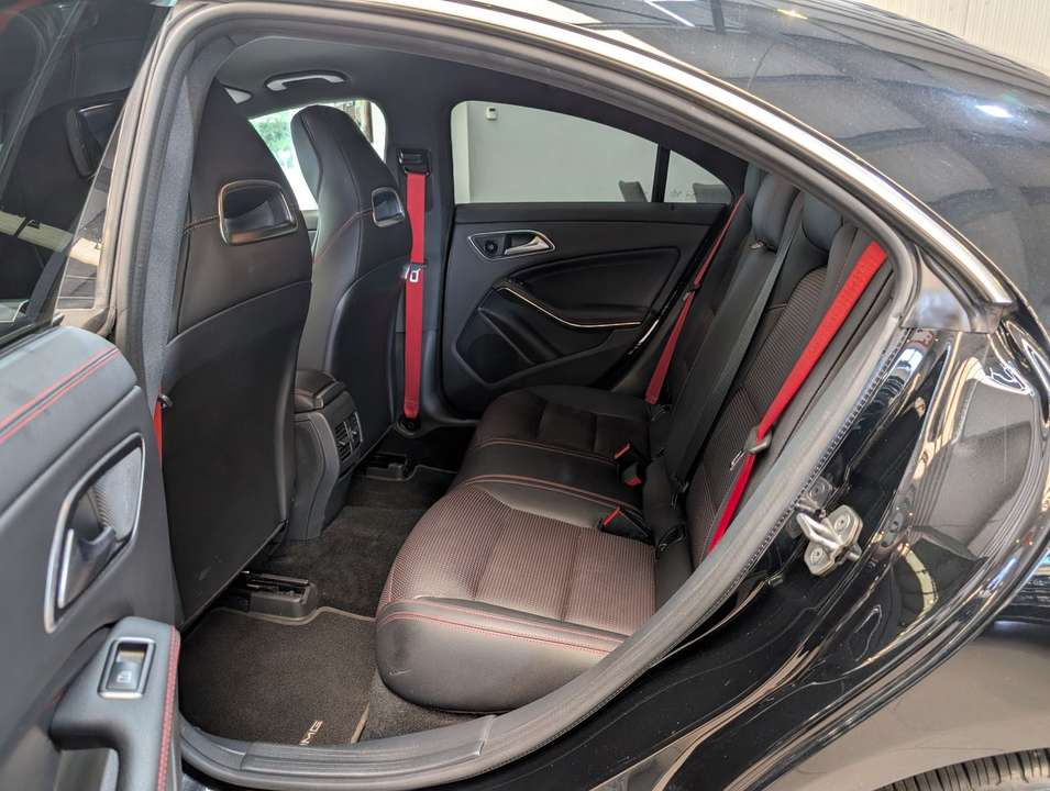 Mercedes-Benz CLA 200 - Imagem 13