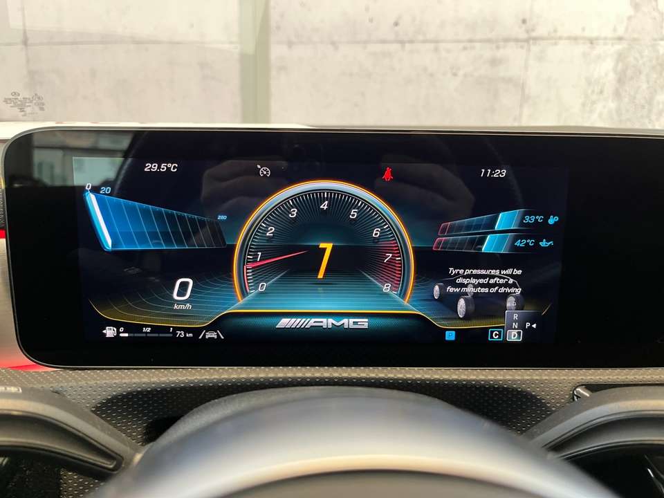 Mercedes-Benz A 35 AMG - Imagem 12