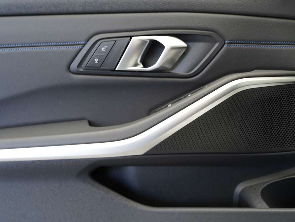 BMW 330 - Imagem 6