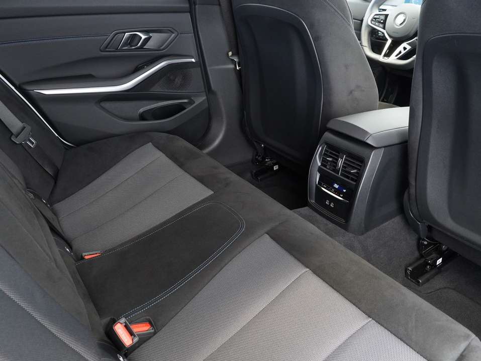 BMW 330 - Imagem 15