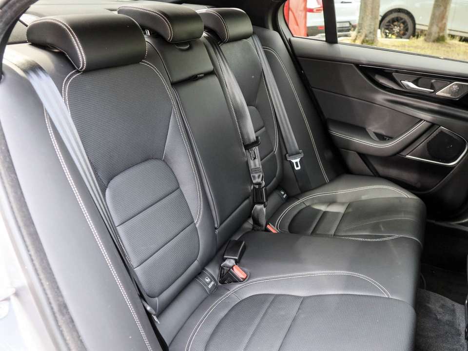 Jaguar XE - Imagem 4