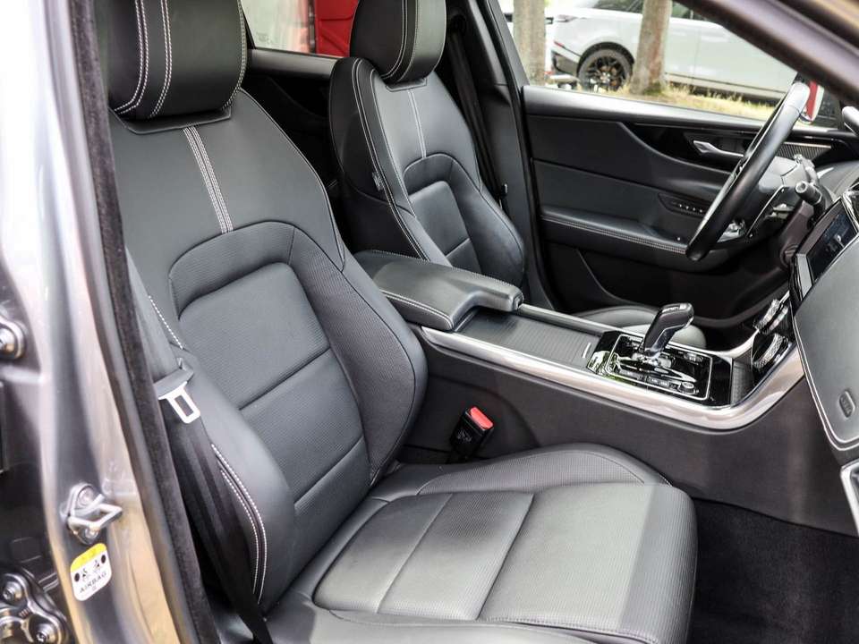 Jaguar XE - Imagem 6