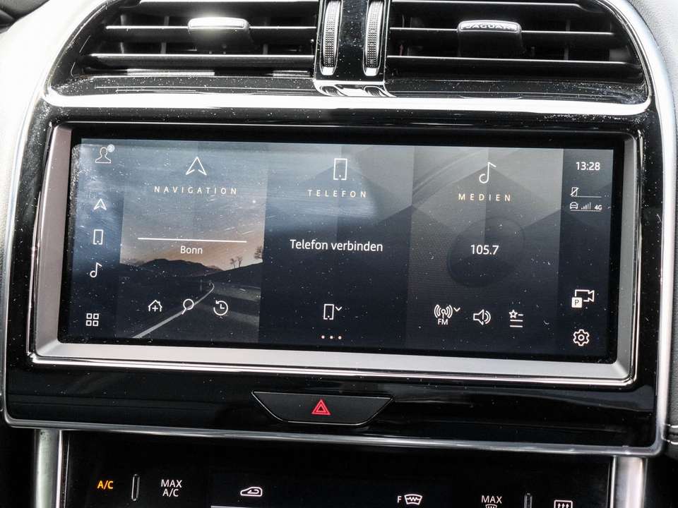 Jaguar XE - Imagem 7