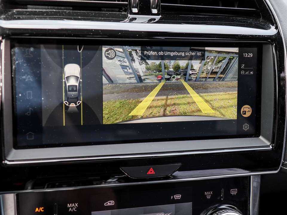 Jaguar XE - Imagem 12