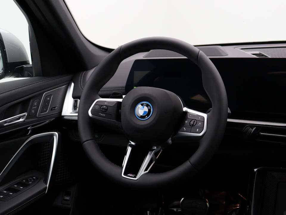 BMW iX1 - Imagem 2