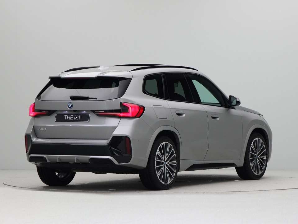 BMW iX1 - Imagem 8
