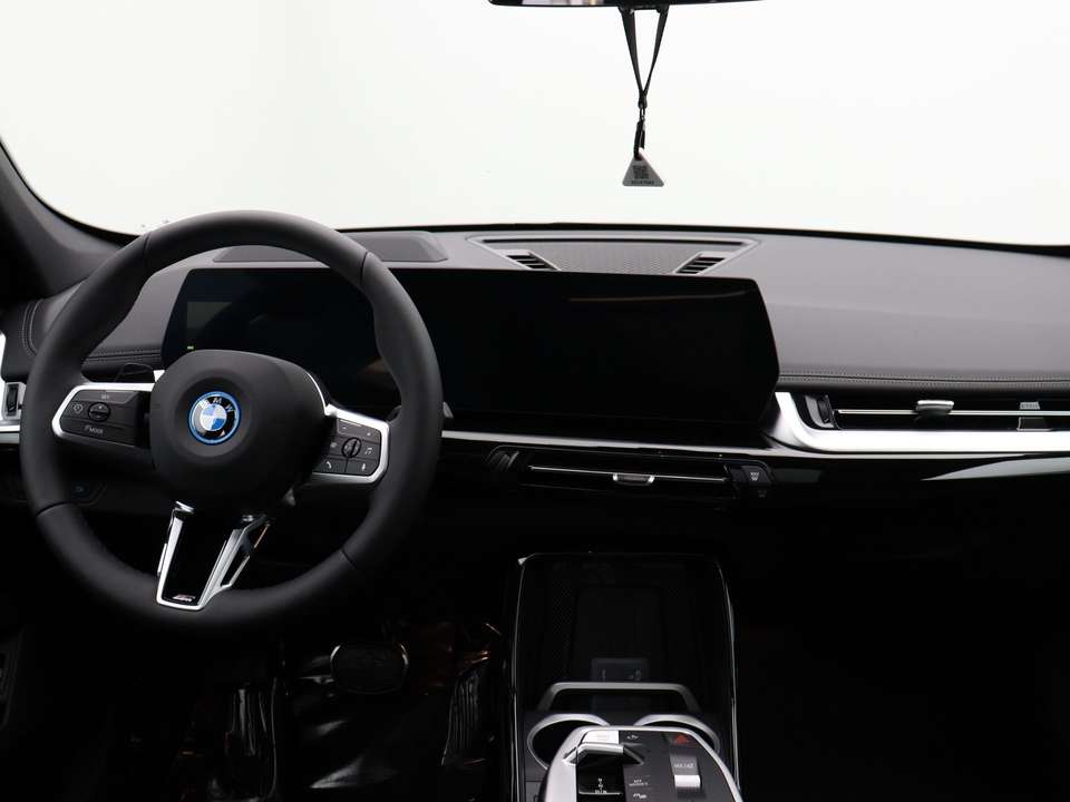 BMW iX1 - Imagem 12
