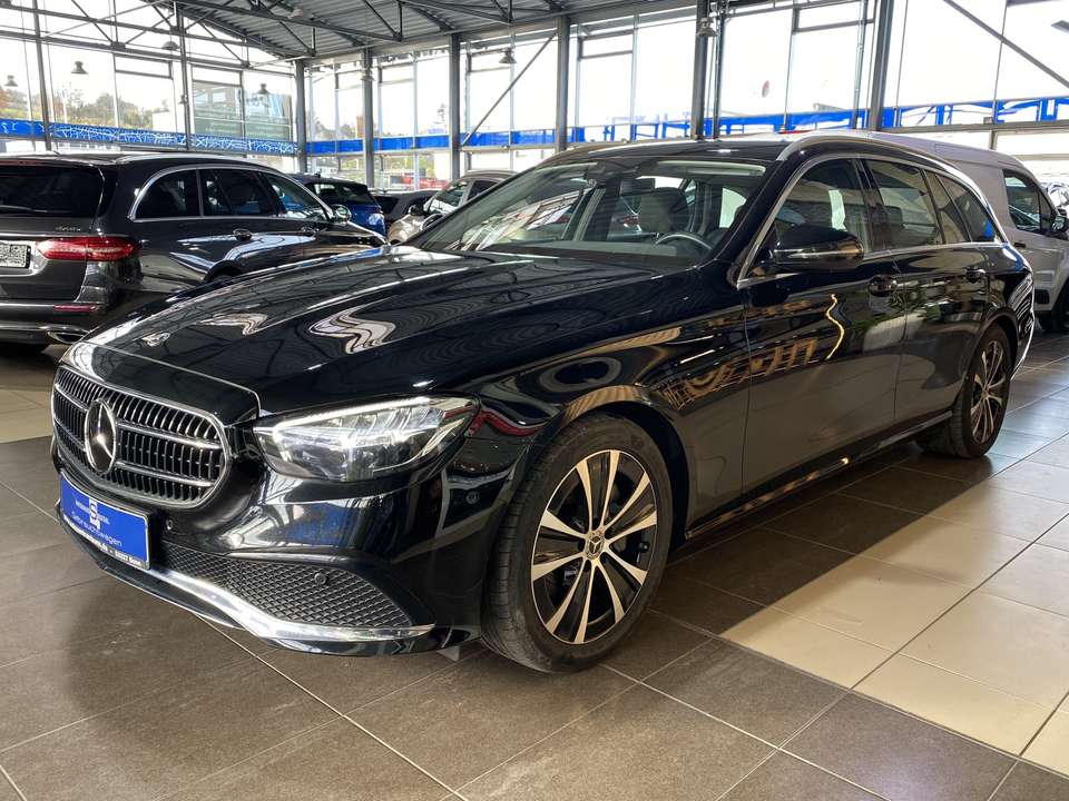 Mercedes-Benz E 300 - Imagem 1