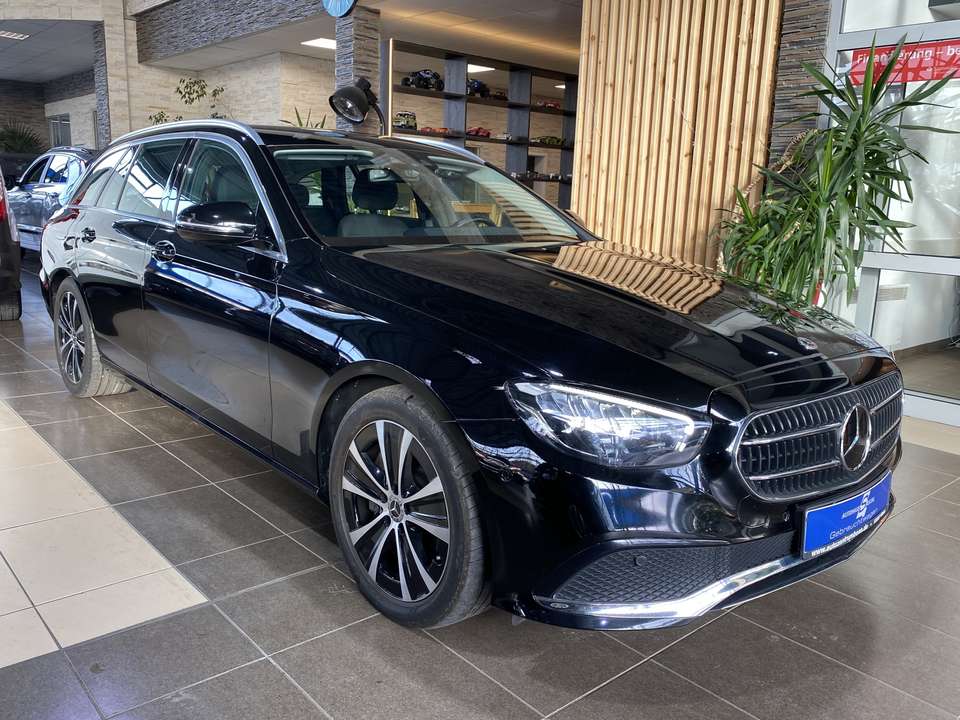 Mercedes-Benz E 300 - Imagem 2