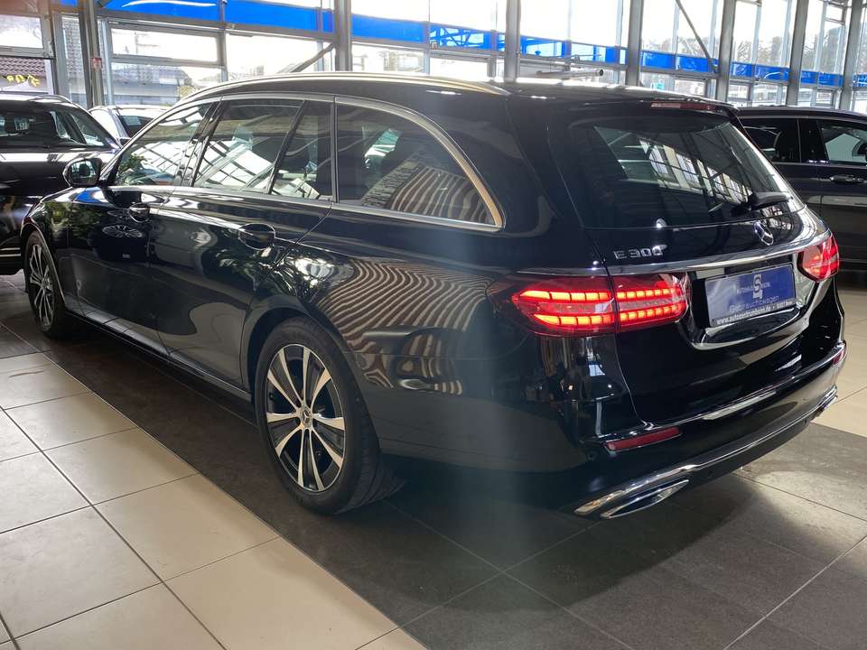 Mercedes-Benz E 300 - Imagem 4