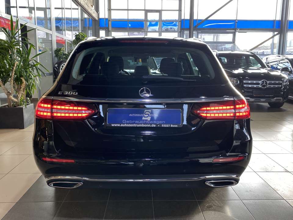 Mercedes-Benz E 300 - Imagem 5