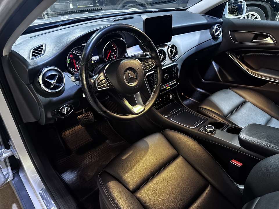 Mercedes-Benz GLA 200 - Imagem 12