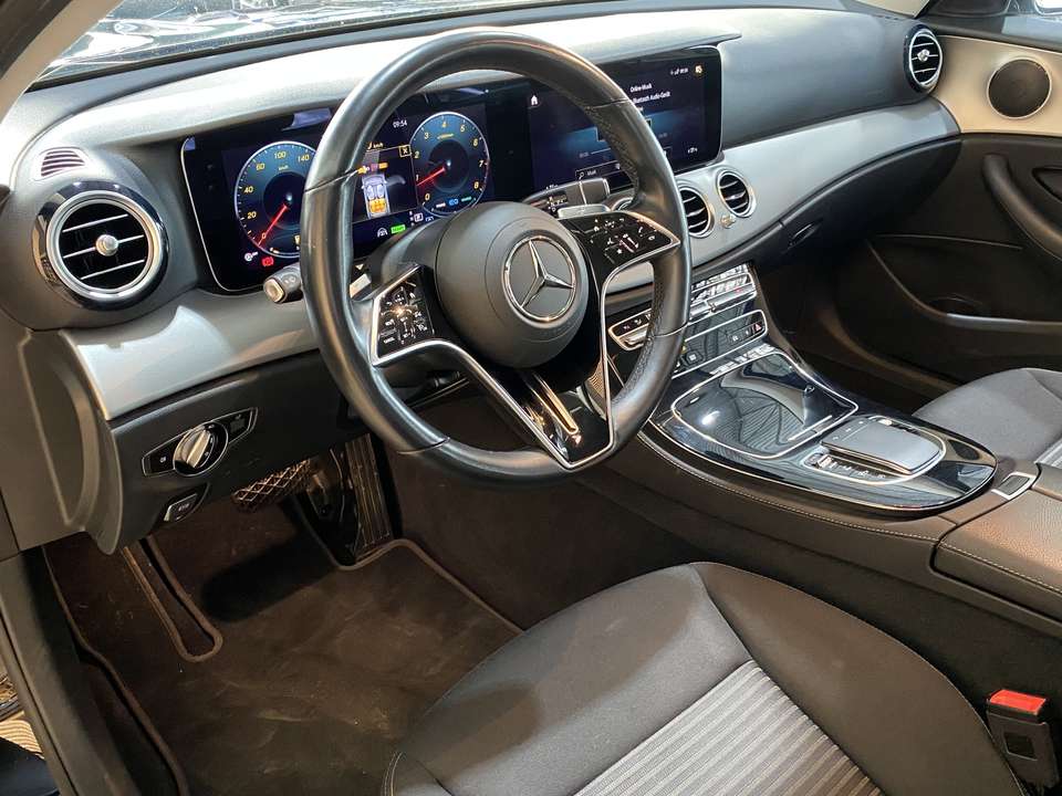 Mercedes-Benz E 300 - Imagem 12