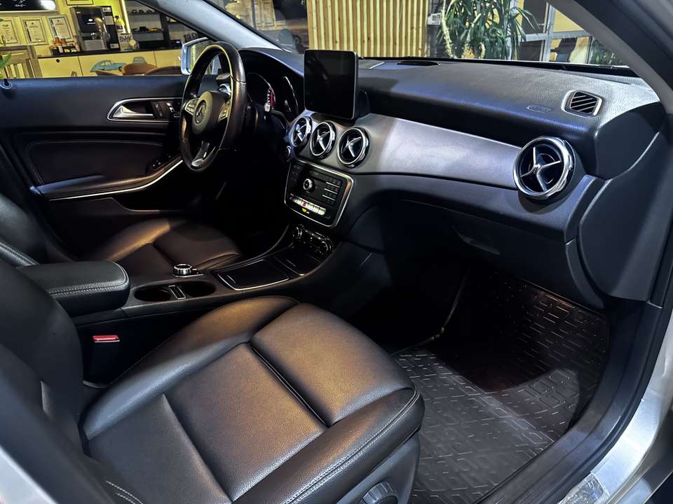 Mercedes-Benz GLA 200 - Imagem 14