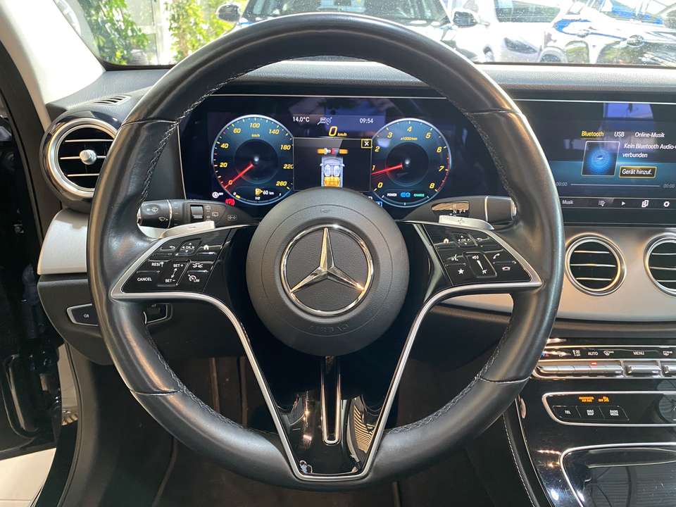 Mercedes-Benz E 300 - Imagem 14