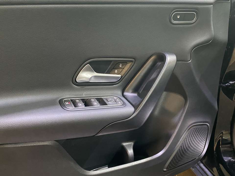 Mercedes-Benz A 180 - Imagem 15