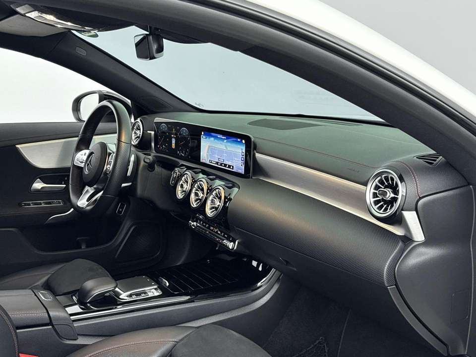 Mercedes-Benz CLA 220 - Imagem 9