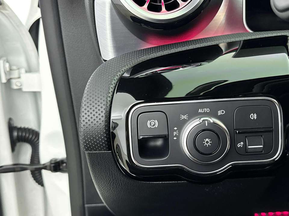 Mercedes-Benz CLA 220 - Imagem 12